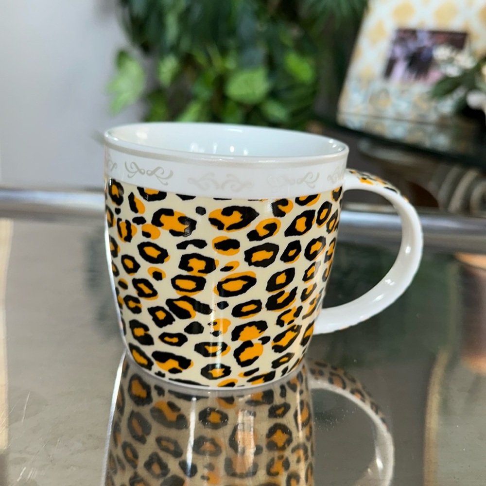 𝅺CHA Cult Animal Print Tea Mug 10 oz 🧡 NWOT